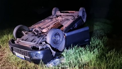 Casal com bebê de um ano capota carro na rodovia BR-163