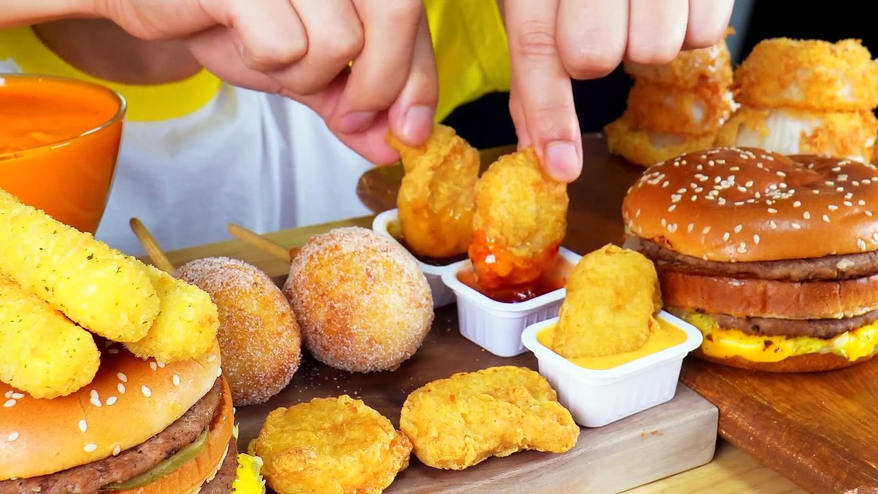 ASMR McDonald’s Big Mac With Onion Rings Nuggets MuKBang!