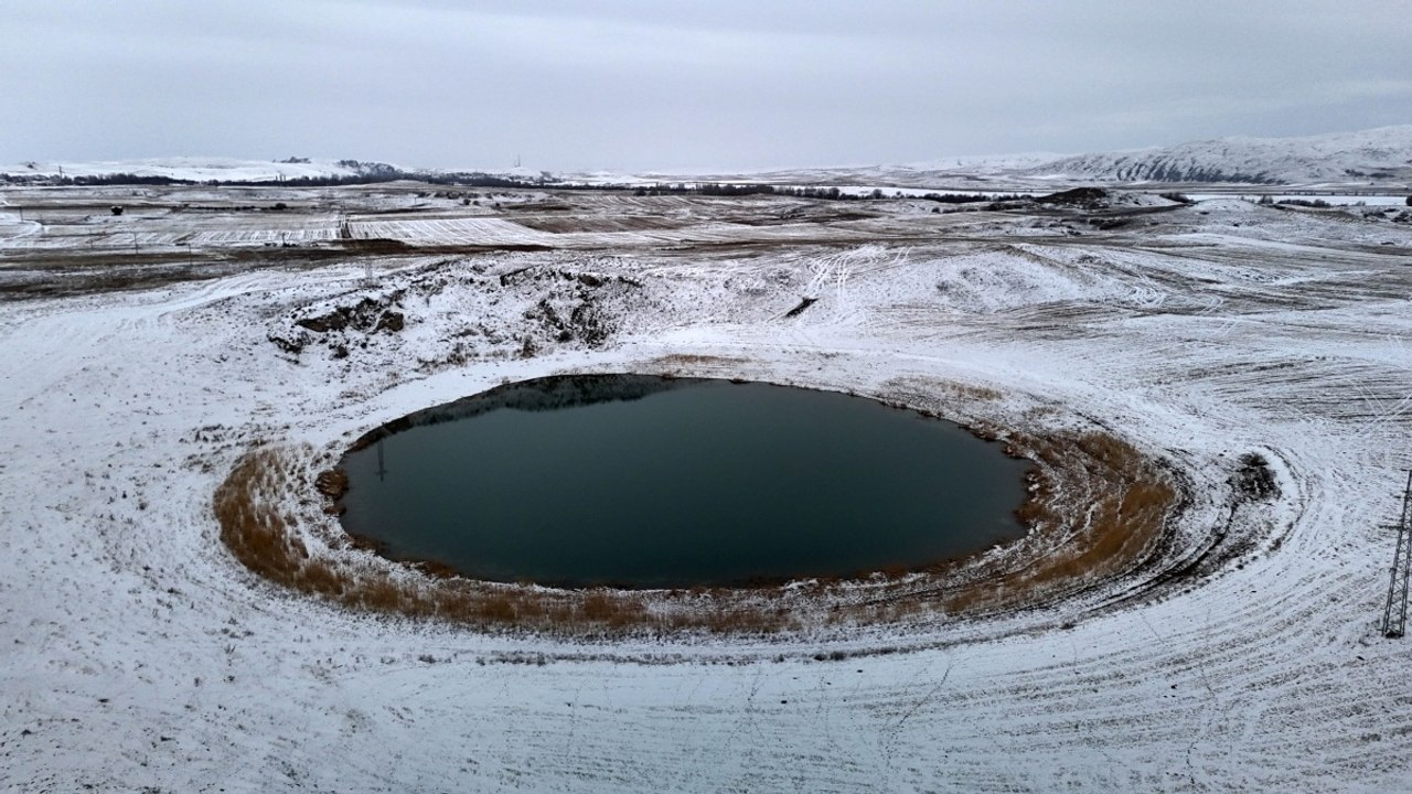 Ağgöl ile Karagöl’ün masalsı kış güzelliği!