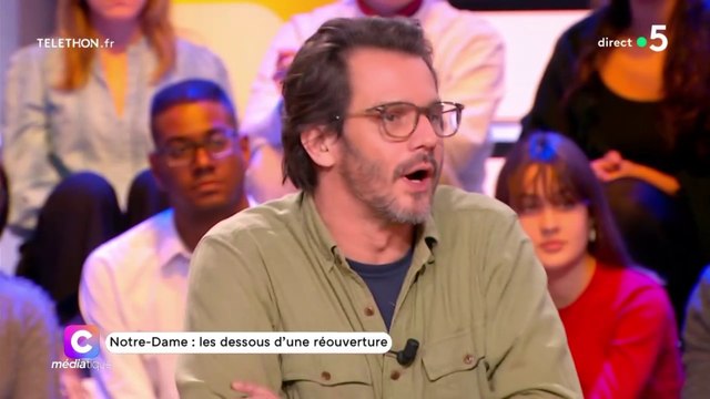 VOICI - Cérémonie de réouverture de Notre-Dame de Paris : Stéphane Bern balance sur la présence d'une grande star