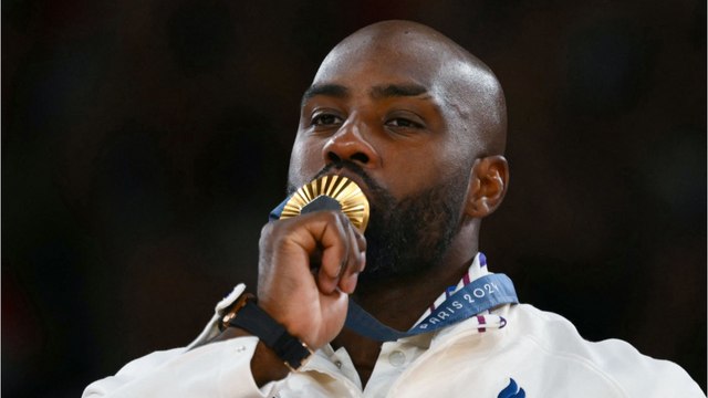 GALA VIDEO - Teddy Riner entourée des femmes de sa vie : sa femme, sa fille et sa mère à ses côtés pour un grand événement
