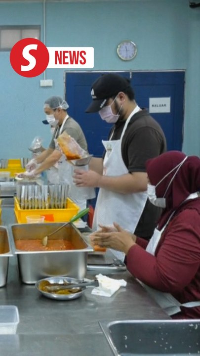 Flood: Kembara Kitchen delivers "hero meals" to needy