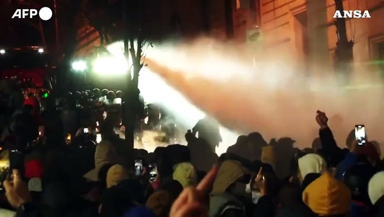 Georgia, proteste a Tbilisi contro il rinvio dei negoziati con la Ue