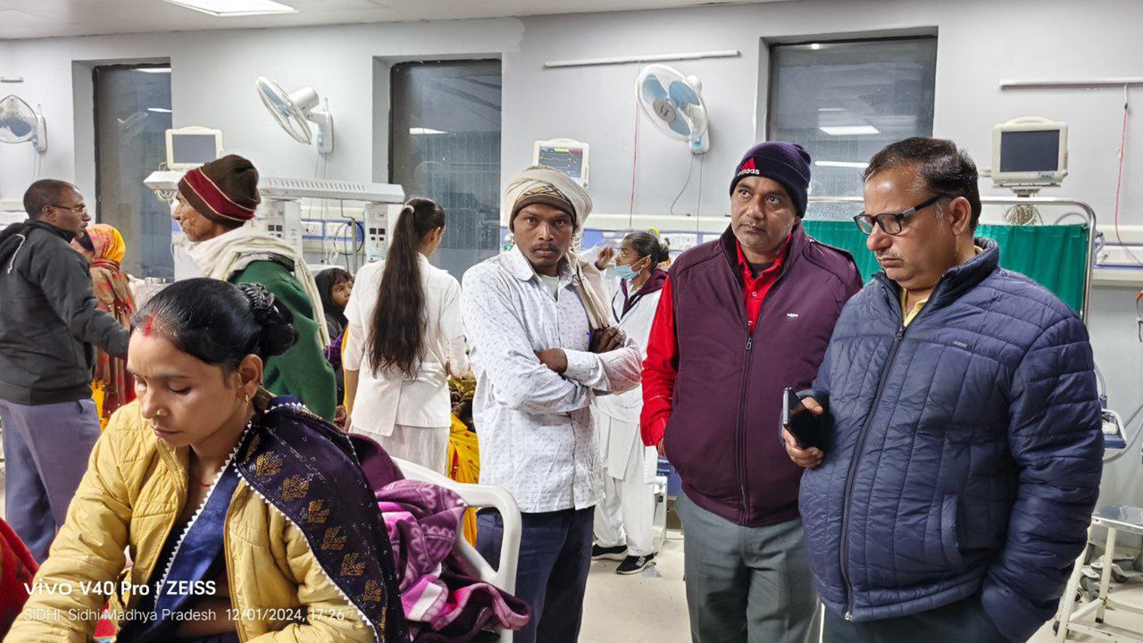 दो छात्रों की हालत बिगड़ी, पीआईसीयू में भर्ती