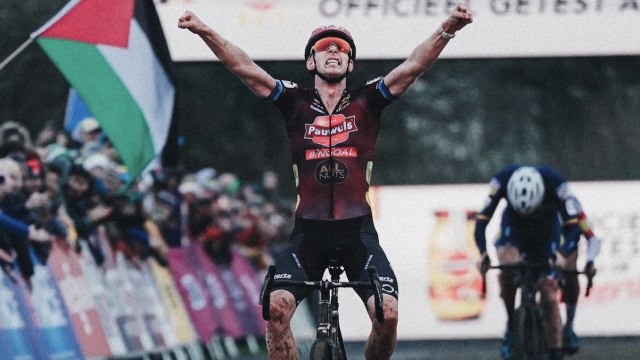 Cycling - UCI Cyclo-Cross World Cup - Michael Vanthourenhout wins a chaotic race in Dublin