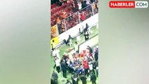 Arda Turan'ın RAMS Park'ta Galatasaray atkısı takması olay oldu