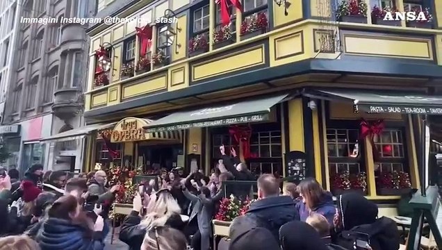 Sanremo, le reazioni dei cantanti in gara annunciati da Carlo Conti