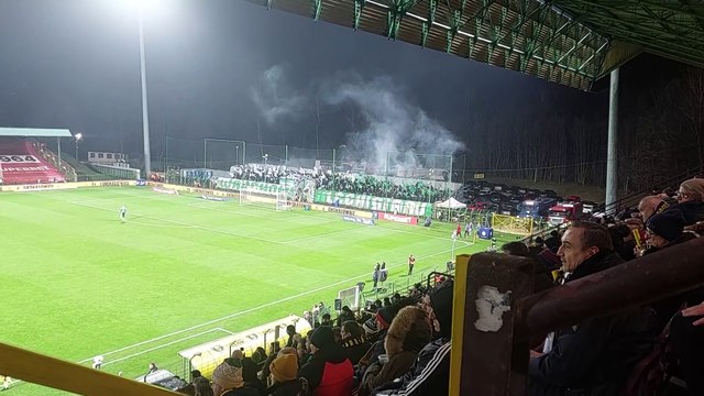 Doping kibiców Lechii Gdańsk podczas meczu w Katowicach