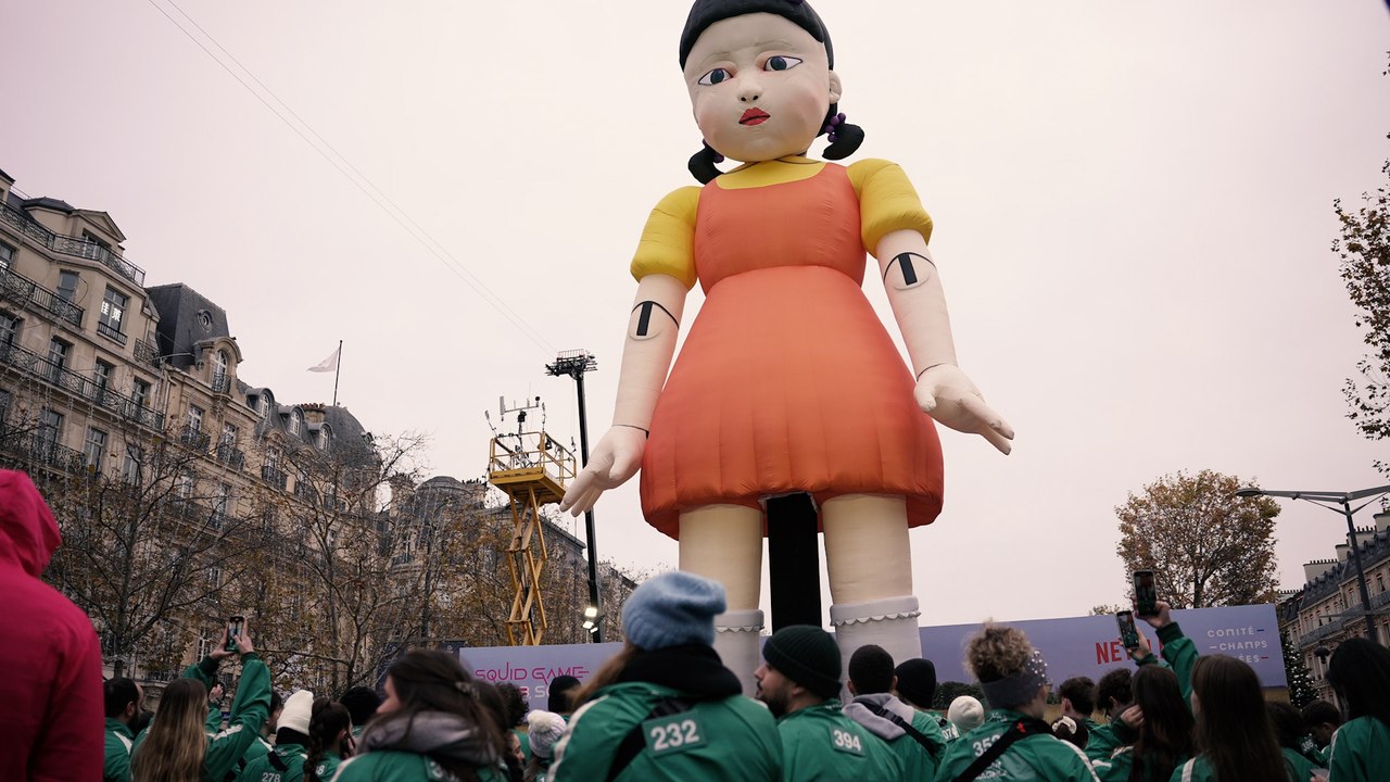 Squid Game sur les Champs-Élysées : à l'intérieur du 1,2,3 soleil géant de Netflix