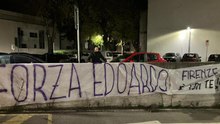 "Forza Edoardo, Firenze è con te!": gli striscioni dei tifosi per Bove