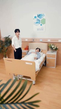 In Cary's past life, he was ignored by his family and died because of Hank. Before his death, Cary felt disappointed by his family. When he opened his eyes again, he realized he had been reborn back to his birthday ten years ago. Cary was adopted by the H