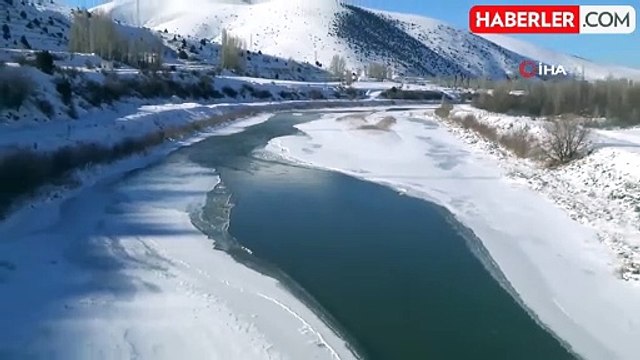 Bayburt'ta Çoruh Nehri Kısmi Buz Tuttu