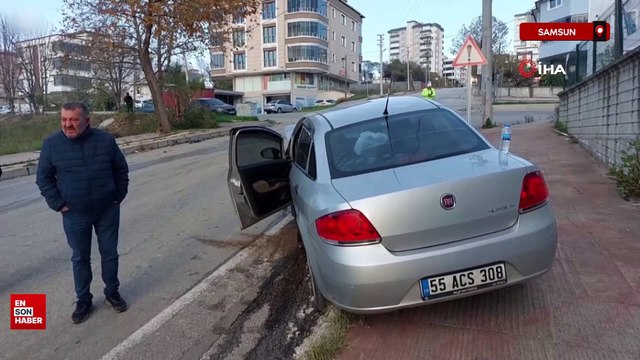 Samsun'da iki otomobilin çarpışma anı