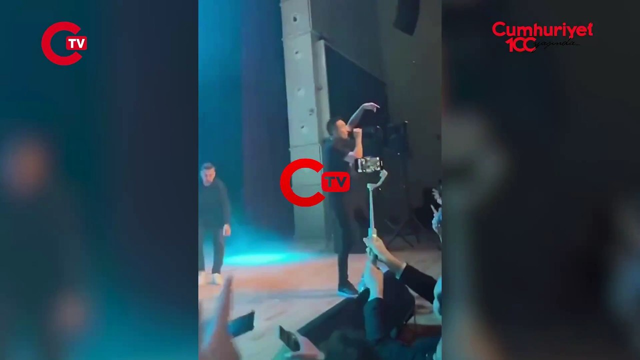 Sagopa Kajmer sahnede tepki gösterdi 'Yanan si...