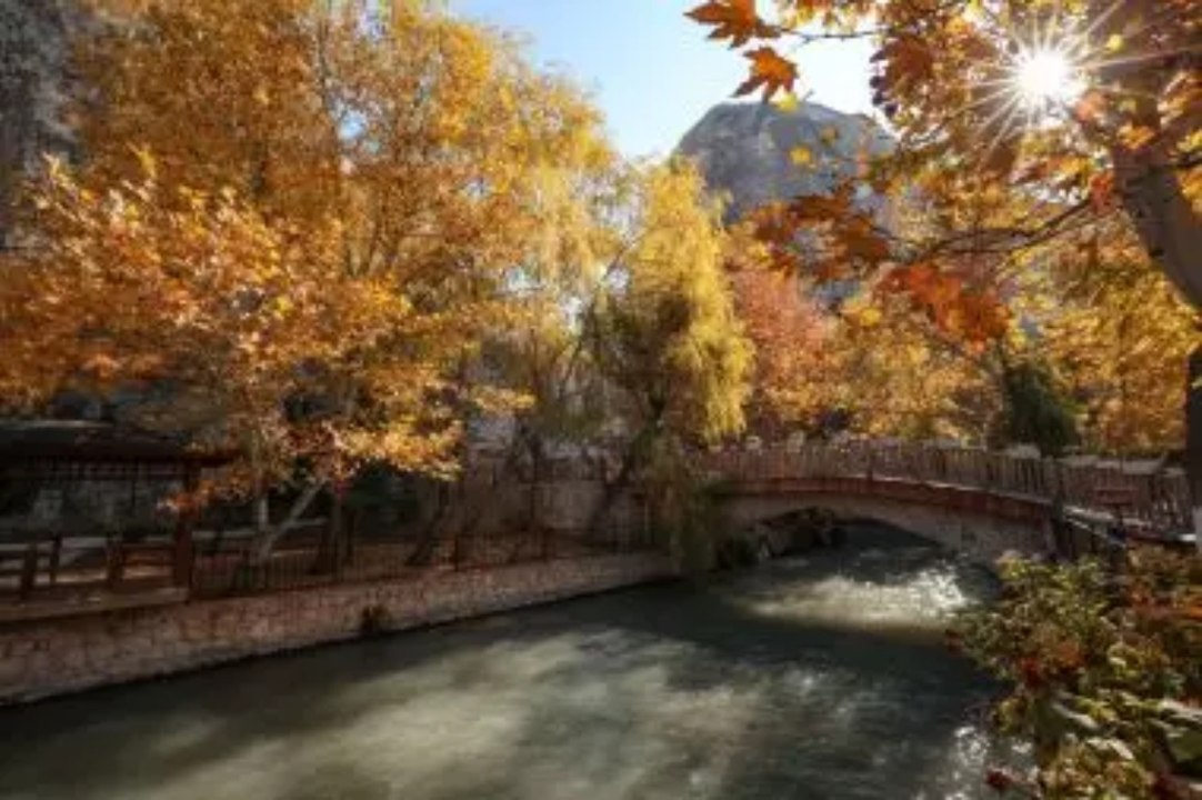 İnanç ve doğa turizminin merkezi Darende sonbahar renklerine büründü