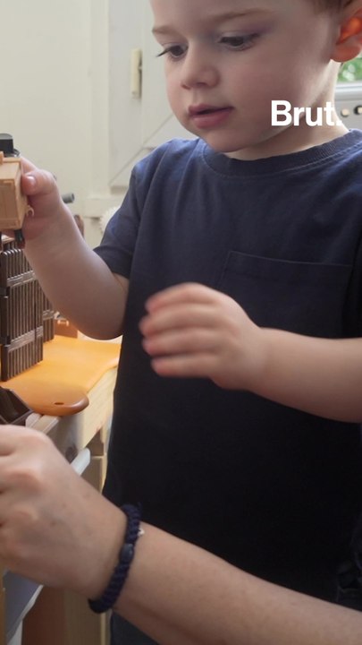 Le quotidien d'Hermione, 5 ans, atteinte du syndrome d'Angelman