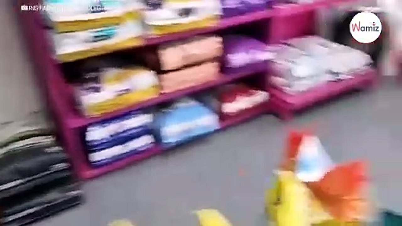 Mann öffnet jeden Morgen die Ladentür, um etwas Wunderschönes zu tun (Video)