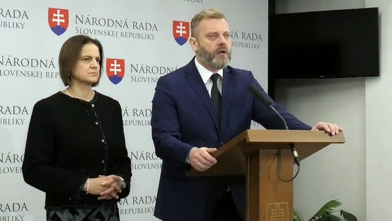 ZÁZNAM: Krúpa: MV a SIS by mali vysvetliť udalosti okolo hrozby útoku na ropovod