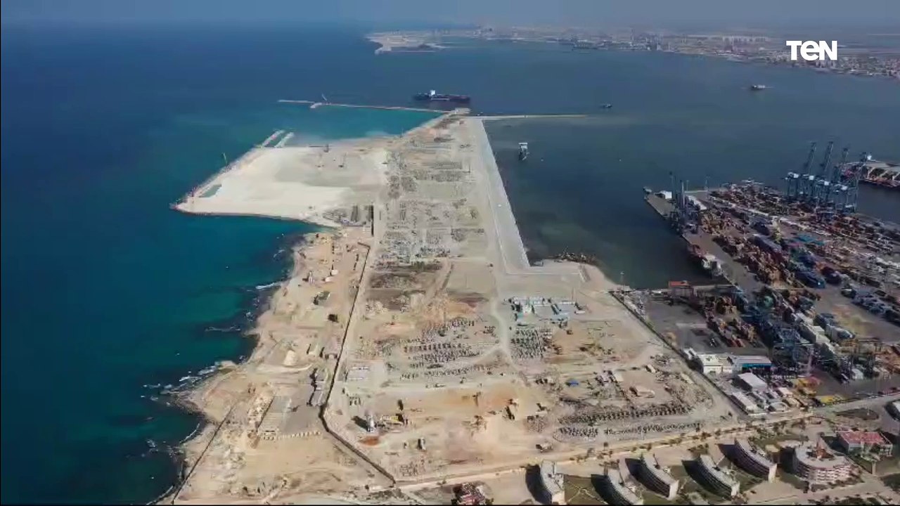 شاهد أحدث تصوير جوي  لأعمال تنفيذ مشروع محطة تحيا مصر ٢ متعددة الأغراض على رصيف ١٠٠ بميناء الدخيلة