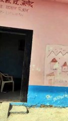 नशे में स्कूल पहुंचे मास्टर साहब का  वीडियो हुआ वायरल