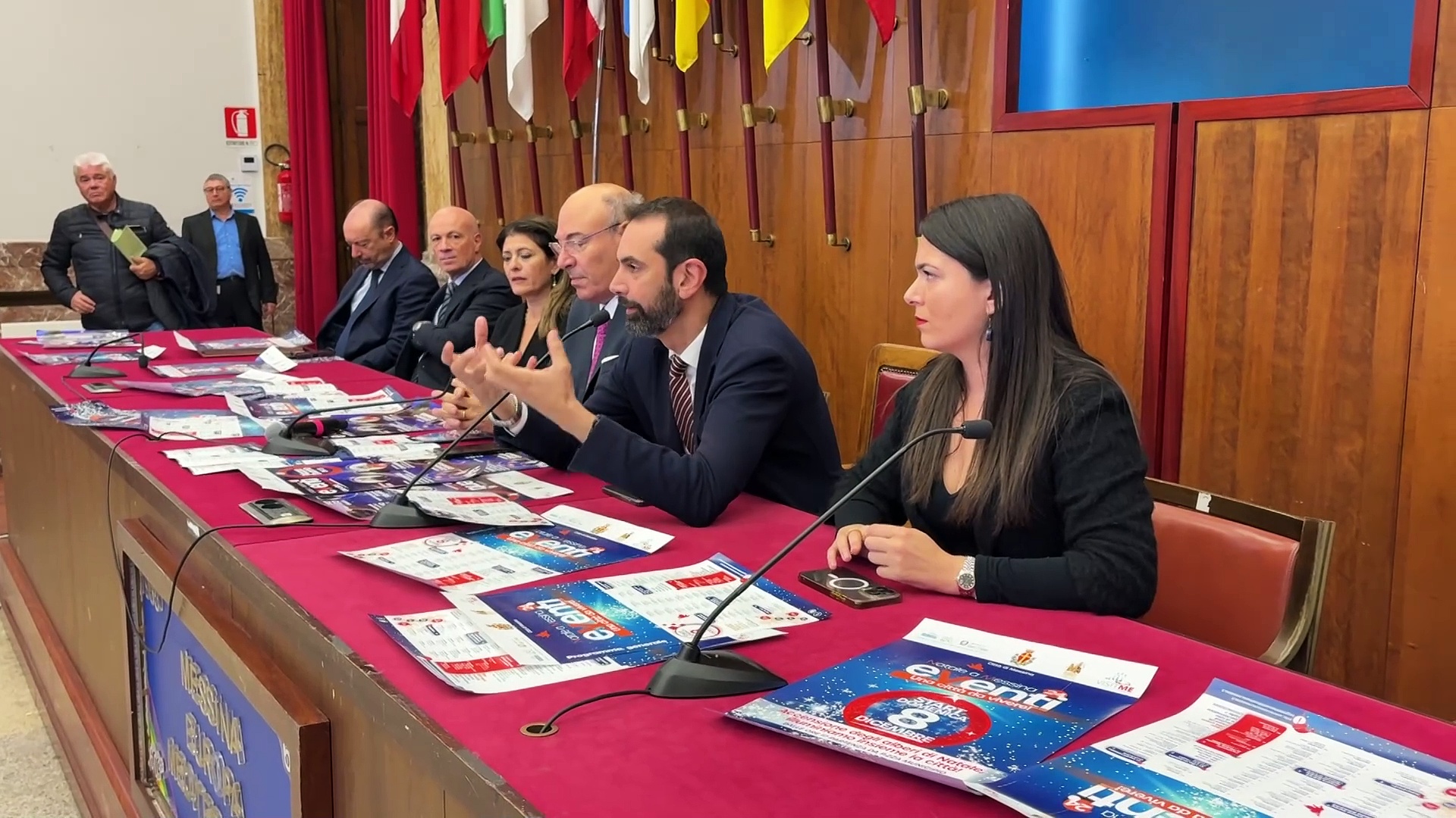 Video Natale d'accoglienza, Arisa e Clementino in piazza