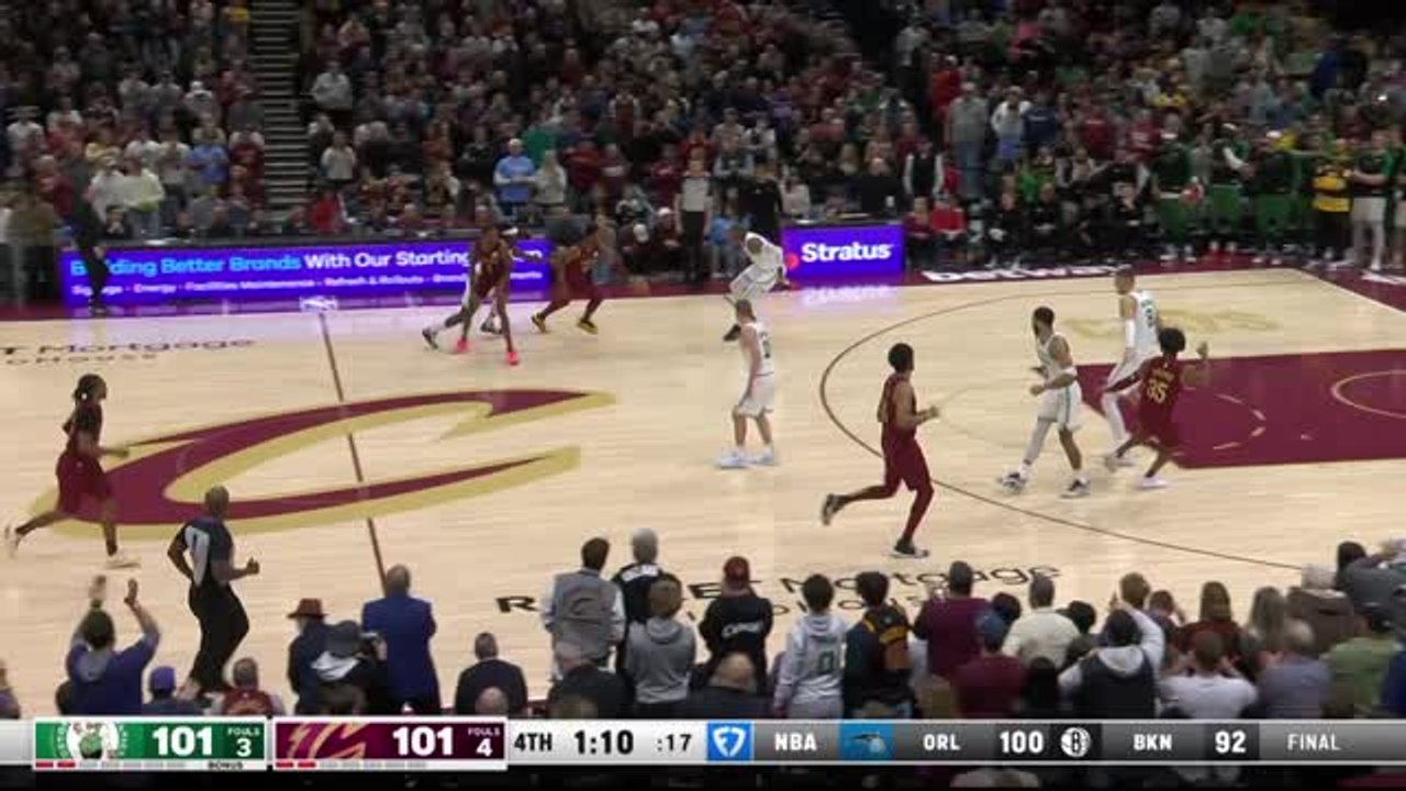 Donovan Mitchell catches fire in the fourth