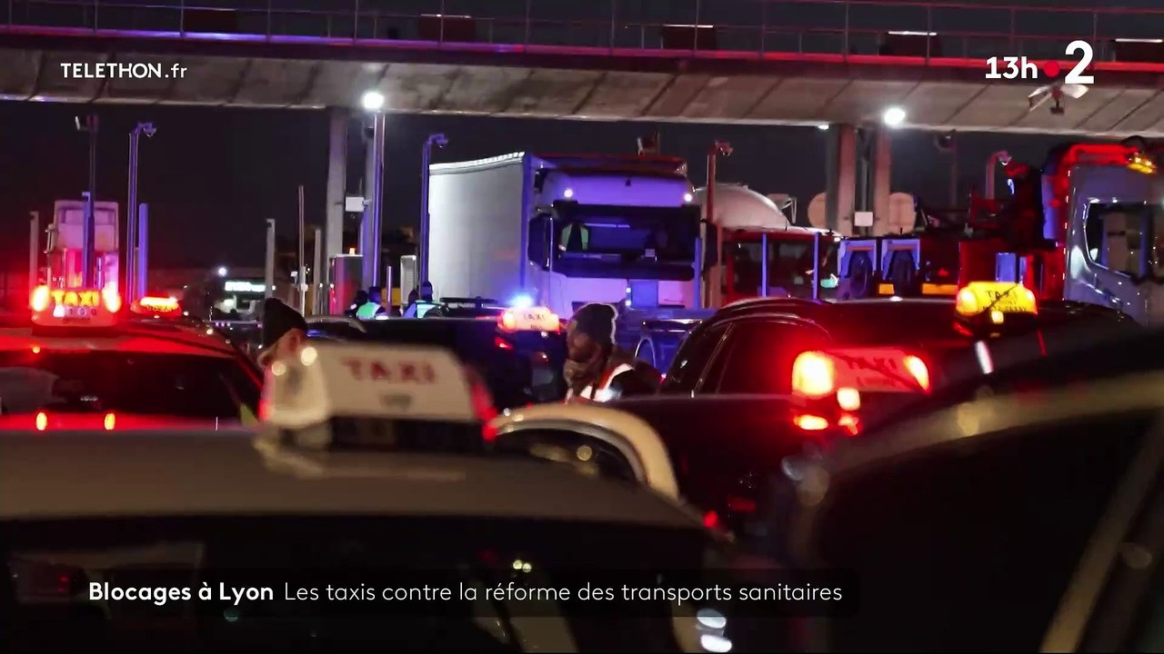 Des chauffeurs de taxi ont perturbé aujourd’hui la circulation dans plusieurs villes pour protester contre une convention en cours de négociation avec l’Assurance maladie incluant une tarification à la baisse du transport de malades