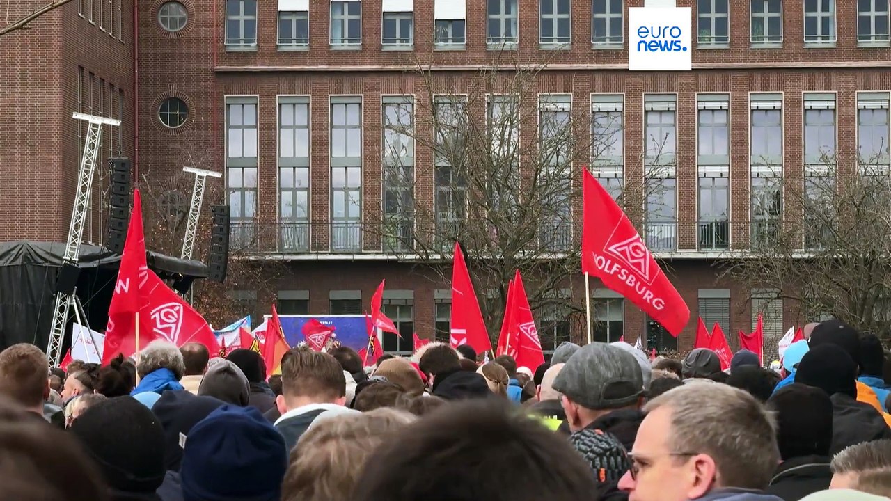 Trabalhadores da Volkswagen em greve devido à proposta de cortes salariais e encerramento de fábricas