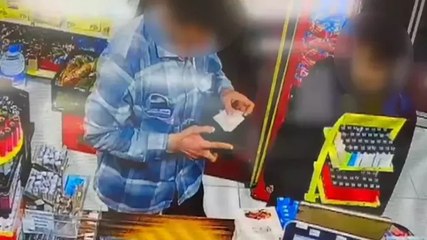Esenyurt’ta polise ateş açıp yanındaki çocuğu ve kendini vuran şüphelinin olay öncesi görüntüleri ortaya çıktı