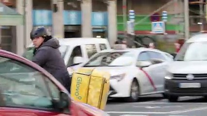 Entregadores da plataforma Glovo vão ser contratados na Espanha