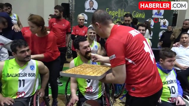 Ünlülerden Tekerlekli Sandalyede Basketbol Maçı