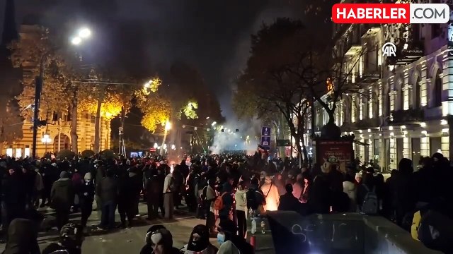 Komşuda ortalık karıştı, muhalefet lideri gözaltına alındı