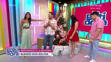 Nicolás Suárez el más emocionado por armar el árbol de Navidad de La Batidora 