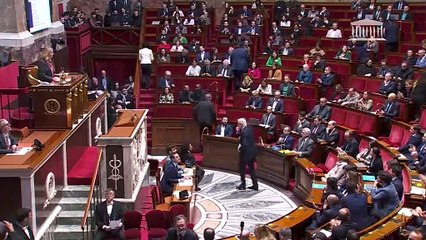Barnier activa el mecanismo que deja su futuro manos de la oposición