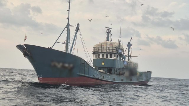 해수부 서해상 불법조업한 중국 어선 2척 나포 / YTN