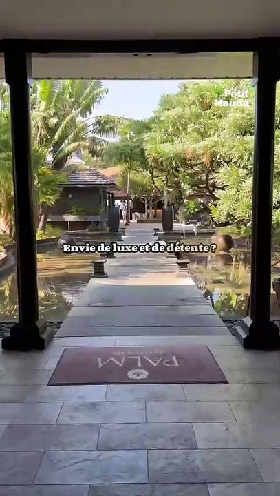 Prêt pour un séjour de rêve ? ✨  Imagine-toi dans une chambre avec une vue incroyable sur l’océan Indien 🌊.   Entre la piscine à débordement pour se relaxer 🏖️ et le spa pour un moment cocooning 💆‍♀️, tout est pensé pour te faire décrocher. 🌿  Côté cu