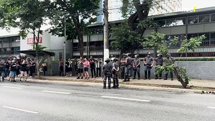 Torcedores protestam em frente ao Parque São Jorge