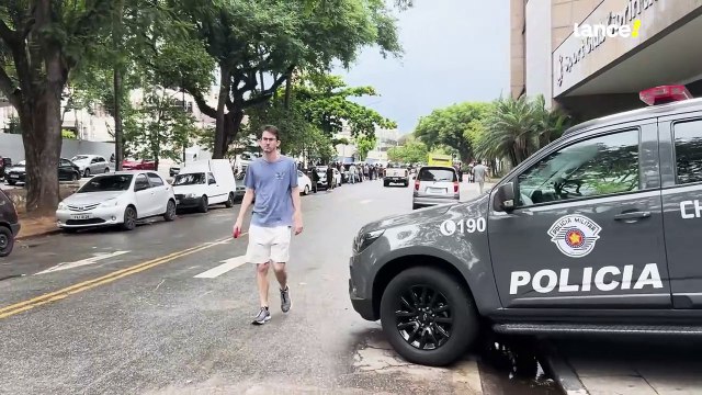 Polícia Militar conversa com torcedores nos arredores do Parque São Jorge
