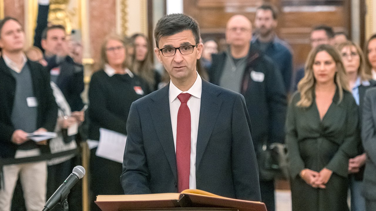 José Pablo López toma posesión como presidente de RTVE: "Vivimos momentos de desinformación"