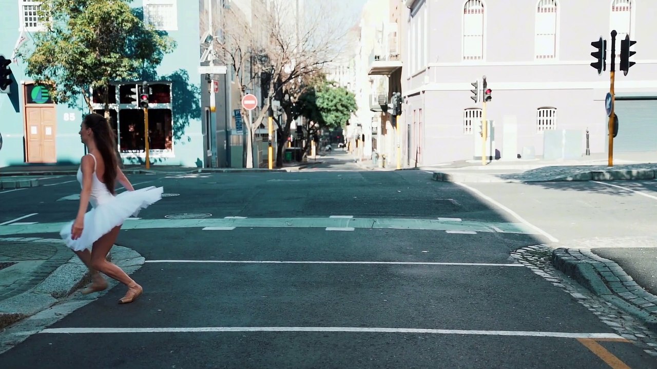 DJ Strawbeeree - Neon Dreams (Radio Edit)