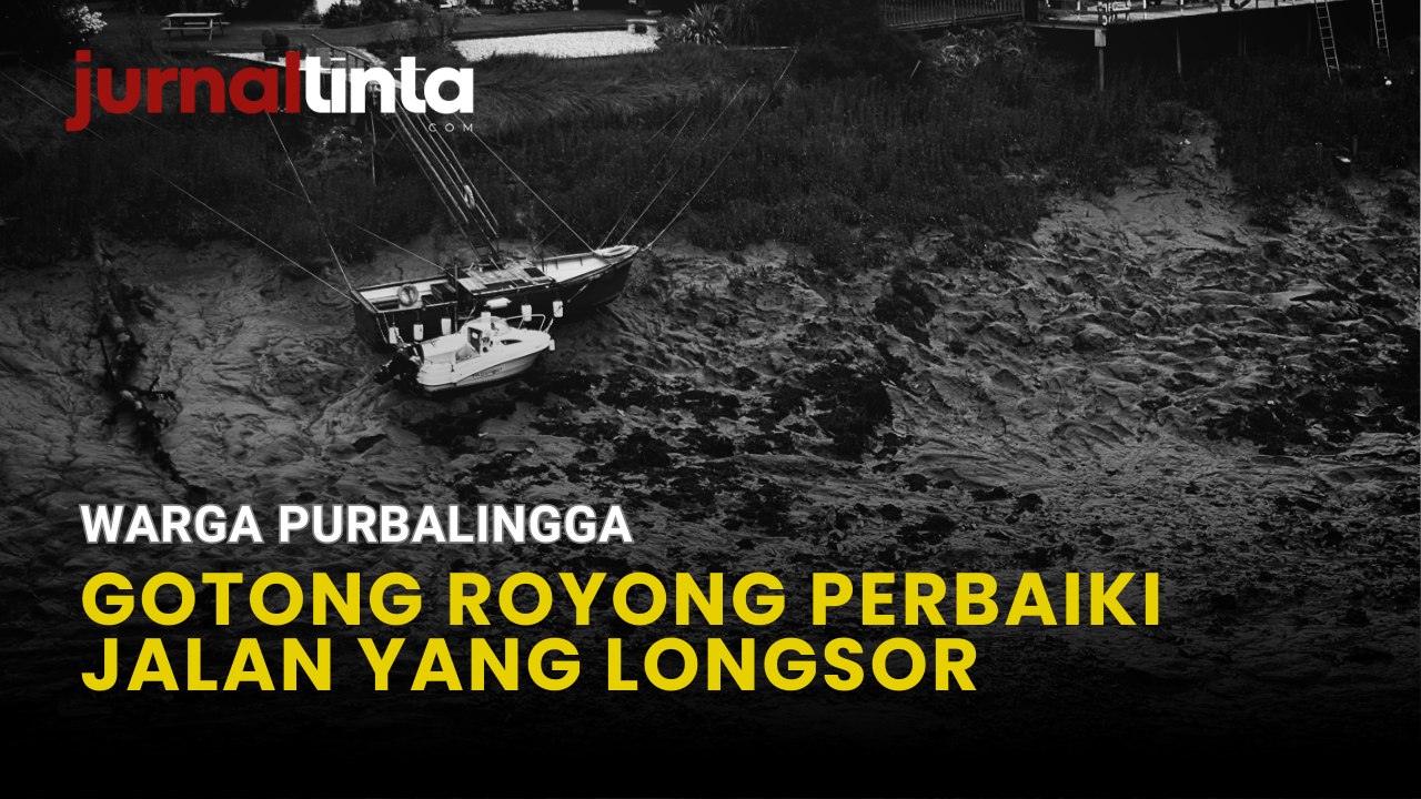 Bikin Merinding! Warga Purbalingga Gotong Royong Memperbaiki Jalan yang Longsor