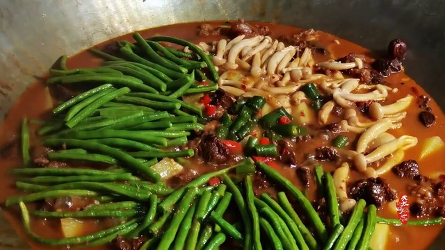 Beef Stew in Cauldron Muslim Chinese Food BEST Chinese halal food recipes太爱这柴火灶好吃的可以一锅炖