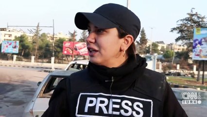 CNN TÜRK yayını esnasında saldırı anları: Devrilen Basil Esad Heykeli | Vurulan Meydan | Yanan Araçlar