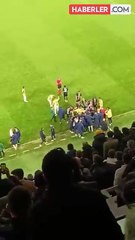Jose Mourinho ile Selçuk İnan'ın sarıldığı anda ortalık fena karıştı