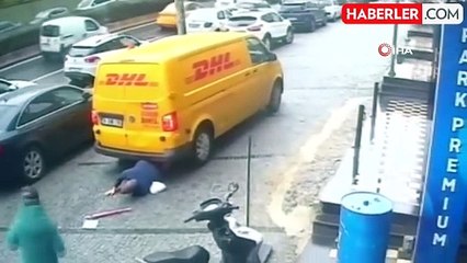 Bayrampaşa'da Ticari Araç Yaya Kadına Çarptı, Yaralı Hastaneye Kaldırıldı