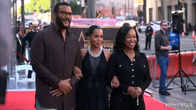 L'attrice Usa Kerry Washington svela la sua stella sulla Walk of Fame