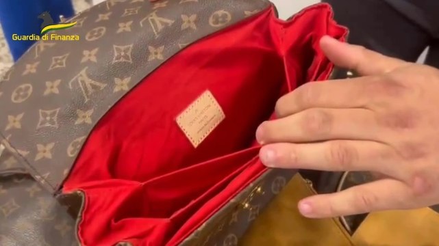 Vendeva sui social abbigliamento e accessori contraffatti di grandi marchi: denunciata 37enne (03.12.24)