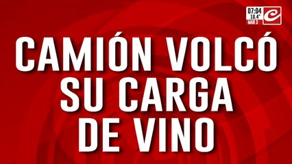 Camión volcó su carga de vinos y vecinos lo saquearon en minutos