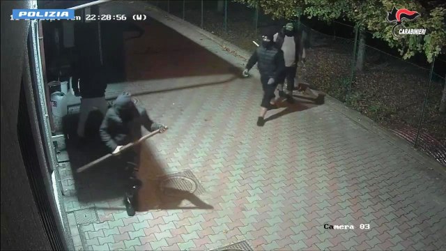 Furti ad aziende orafe: arrestati due rumeni, traditi da una telefonata (03.12.24)