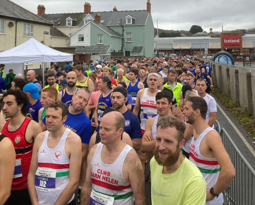 The start of the Aberystwyth Charity 10k race 2025